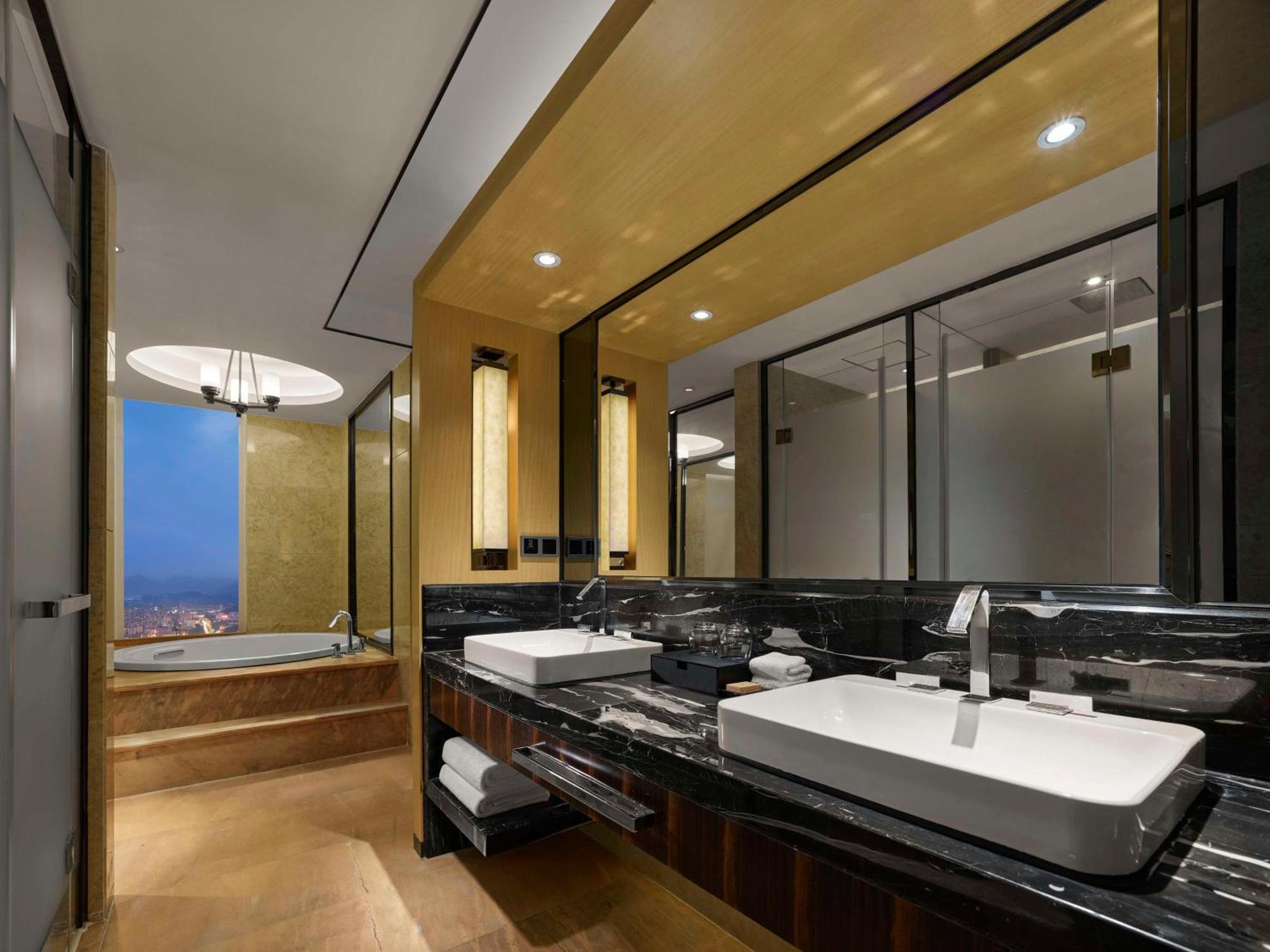 Hilton Zhongshan Downtown Eksteriør billede
